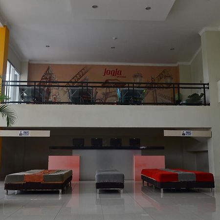 Edu Hostel Yogyakarta Esterno foto